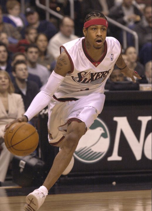 篮球湖人客场取胜，球迷直呼不容易（湖人客场告捷，球迷感叹来之不易）