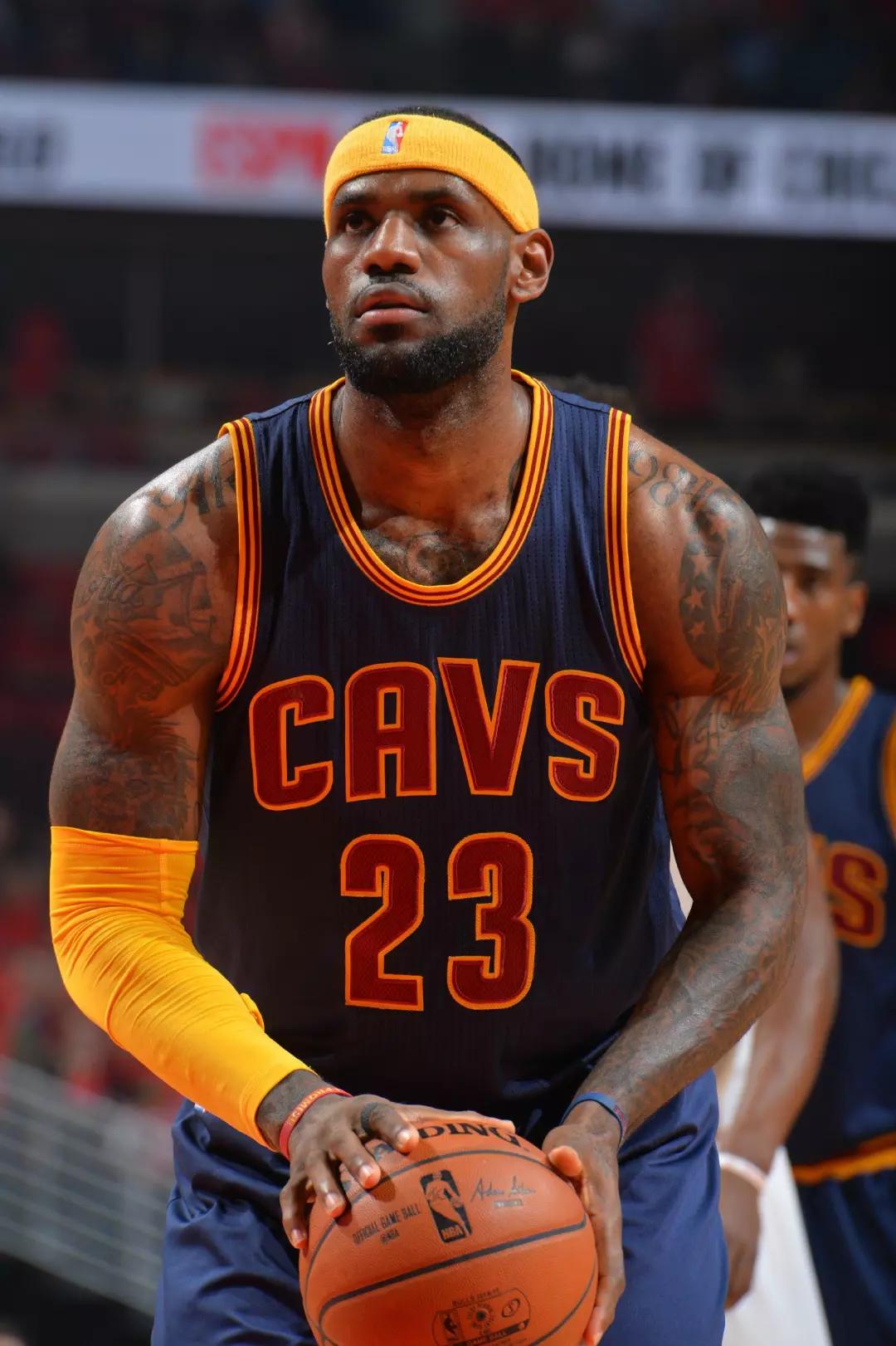 青训小将破门首秀入选最佳球员（青训新星首秀破门，当选全场最佳）