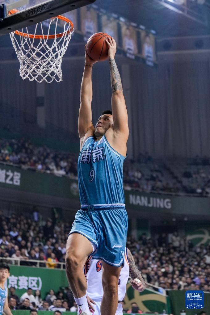 卢卡斯-恩梅加：以维尔茨的实力肯定能立足英超，他需要适应（卢卡斯-恩梅加：维尔茨足以在英超站稳脚跟，但仍需适应期）