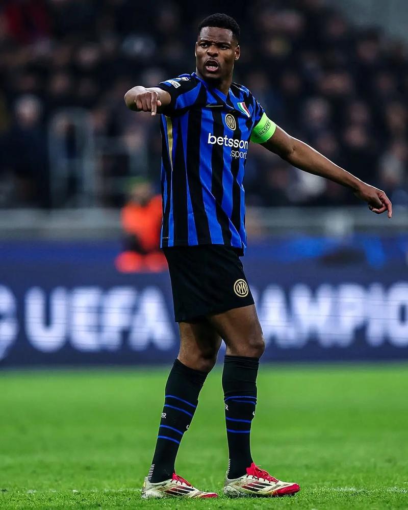 德科：冬窗很难引进适合巴萨的球员，球队现在状态良好