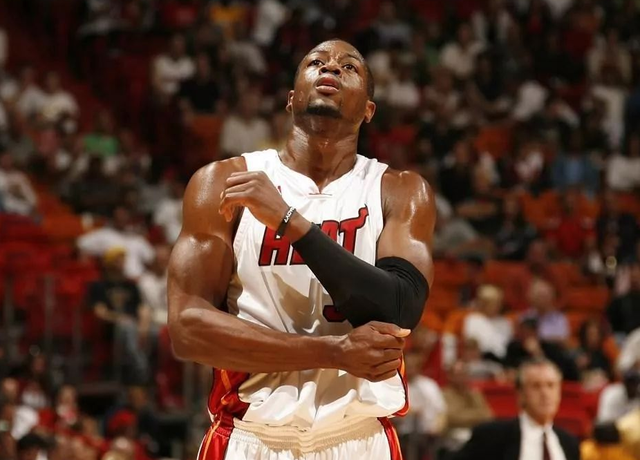 天降神兵，埃斯皮诺替补登场后即在底线附近攻入神仙球制胜（神奇替补埃斯皮诺底线附近一脚神仙球锁定胜局）