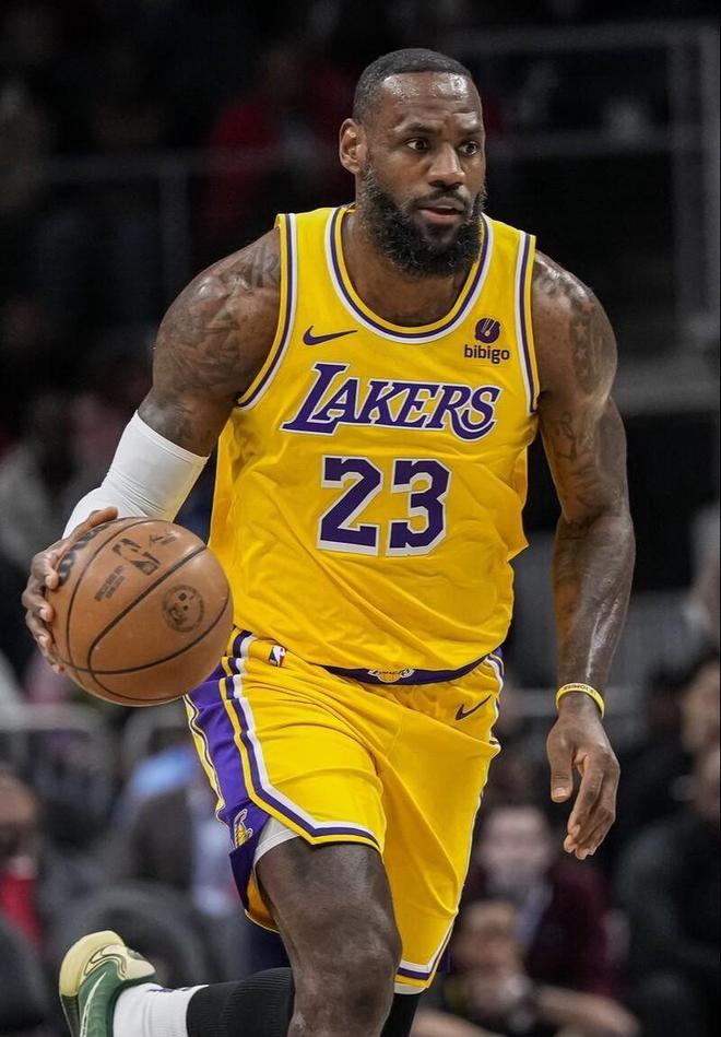 意媒：基耶萨可能冬窗回意甲，国米和米兰都在密切关注（意媒：基耶萨或在冬窗重返意甲，国米与米兰紧盯动向）