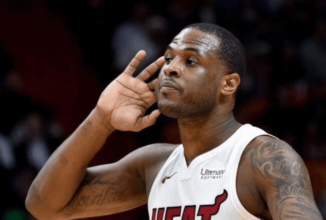 大罗与阿尔卡拉斯切磋网球，还赠送其签名巴西球衣（大罗与阿尔卡拉斯网球过招，亲赠签名巴西队球衣）