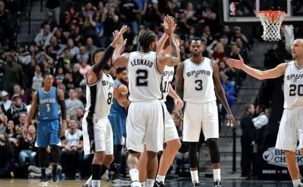 马兹拉维：右中卫和右翼卫都适合我，我能做到兼顾进攻和防守（马兹拉维：右中卫与右翼卫皆可胜任，攻防兼备）