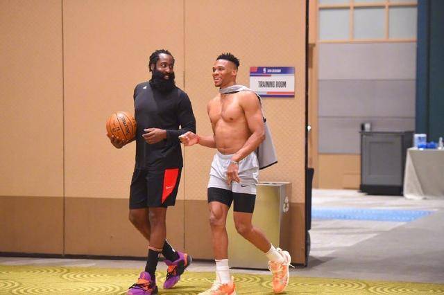 安东尼奥：有些不满不能细说；我们一直长期考察王博豪（安东尼奥称部分不满不便细说，我们已长期关注王博豪）