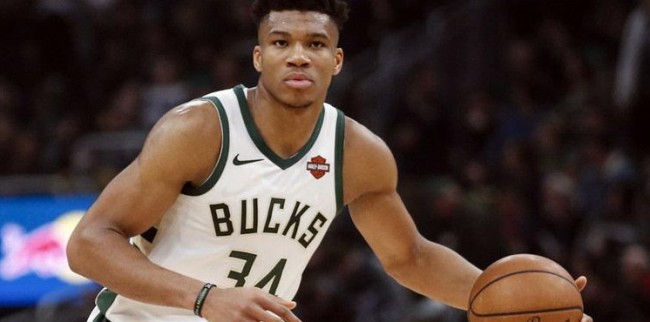 泰州队“苏超”冠军奖杯开启全市巡展，第一站在海陵老街（泰州队“苏超”冠军奖杯全市巡展启幕，首站海陵老街）