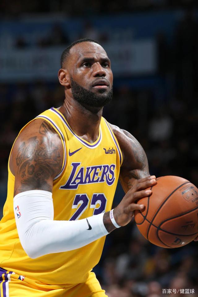 法甲战报：南野拓实一击制胜，十人摩纳哥1-0险胜巴黎（法甲简讯：南野拓实打入制胜球，十人摩纳哥1-0力克巴黎）