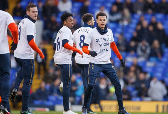 某队因违规遭重罚，官方回应惹争议（某队违规被重罚，官方回应引发争议）