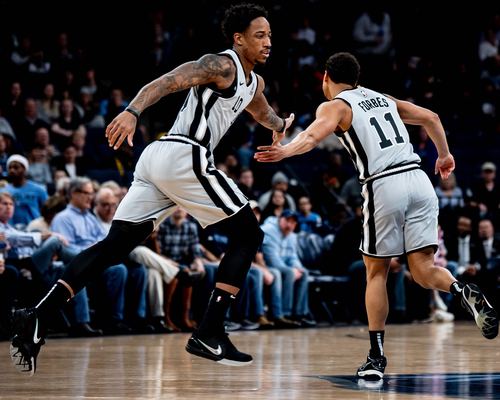 12 投 38 分，效率惊人（12次出手斩获38分，效率爆棚）